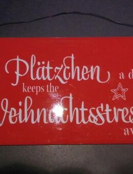 A Plätzchen a day keeps the Weihnachtsstress away, Schild rot, 3,- - Flensburg