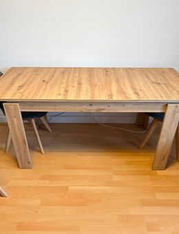 Ausziehbarer Küchentisch inklusive 4 Stühlen abzugeben. - München