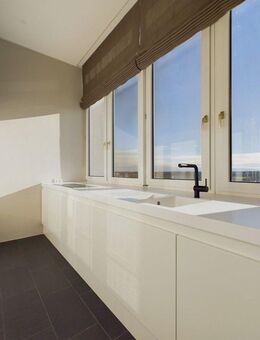 DAS PENTHOUSE: FRISCH RENOVIERT: einzigartiges, lichtdurchflutetes Wohnkonzept mit Bergblick - Putzbrunn