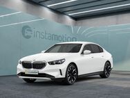 BMW 520, M Sport EU6e i Limousine Sportpaket AD digitales, Jahr 2024 - München