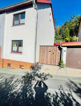 Großes Einfamilienhaus mit 2 Garagen und möglichem Baugrundstück im hinteren Bereich! - Büren