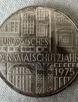 Zum 50. Jubeljahr eine 5 DM Silber-Gedenkmünze von 1975 - Münster (Hessen)