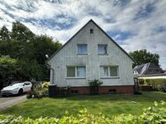 Sanierungsbedürftiges Einfamilienhaus mit Einliegerwohnung und Wintergarten in Norderstedt - Norderstedt