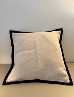 Maison Blanc - Weißes Dekokissen im französischen Stil - Langenberg