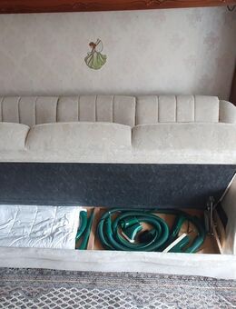 Couch mit Bethkasten - Frankfurt (Main) Niederrad