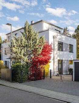 AIGNER - Villa im begehrten Gräfelfing: Ihr Rückzugsort auf traumhaftem Grundstück - Gräfelfing