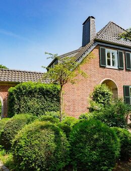 Traumlage Stadtwald! Wunderschöne freistehende Familienvilla im Landhausstil in bester Nachbarschaft - Krefeld