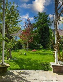Großzügiges Einfamilienhaus mit Charme, Pool und traumhaftem Garten in bester Lage von Lüneburg - Lüneburg
