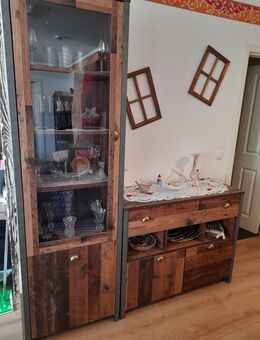 Vitrine und Sidebord - Altenburg Zentrum