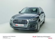 Audi Q5, design 50 TFSIe QU S-TRO, Jahr 2020 - Berlin