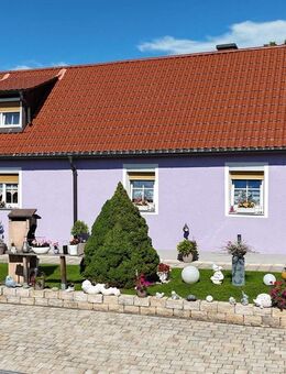 Einfamilienhaus mit 2 Eingängen, großer Garage und Nebengebäude in Regenstauf - Regenstauf