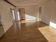 helle 2 Zimmer-Wohnung mit neuer Singleküche und Bad - Contwig