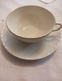 Royal Kopenhagen Tasse Teetasse Halbspitze weiß Goldrand selten - Grünendeich