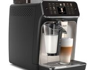 Philips Kaffeevollautomat EP5547/90 5500 Series, 20 Kaffeespezialitäten (heiß oder eisgekühlt), LatteGo-Milchsystem, SilentBrew Technologie, Schwarz verchromt