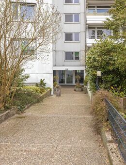 Endetage: Etagenwohnung inkl. Hobbyraum, Swimming-Pool, Sauna und Tiefgarage! - Quickborn (Landkreis Pinneberg)