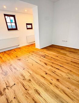 Provisionsfrei - Renovierte 3 Zimmer Wohnung mit Stellplatz in Heßdorf - Heßdorf