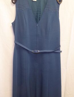 Uroma’s Kleid, blau, Stickerei, Gürtel, Gr. 46 - Gütersloh