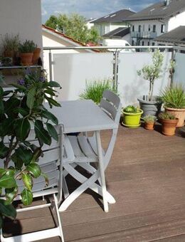 Seltene Gelegenheit großzügige 3 Zimmerwohnung keine Käuferprovision mit herrlichem Südbalkon, großer Speicher, Einzelgarage mit Abstellraum - Mühldorf (Inn)