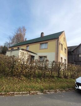 PREISREDUZIERUNG: Ehem. Dreiseitenhof mit zusätzlichen Wiesen- und Garagengrundstücken in Schönwald - Schönwald (Bayern)