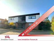 Trier-Tarforst: Freistehendes Einfamilienhaus mit großzügigem Garten, Spa-Bereich und zwei Garagen! - Trier