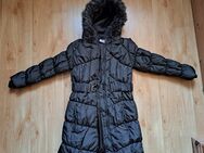 Mädchen Kapuzenwinterjacke Gr. 140 neu mit Etikett oliv - Finne