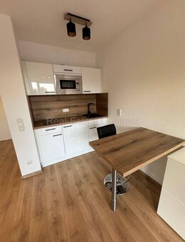 Voll möblierte EG - Wohnung mit neuer EBK und Wintergarten im EG -- TG-Stellplatz ** Top ** - Weiden (Oberpfalz)