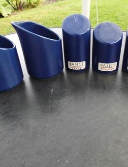 Wächtersbach Keramik Basics blau: 2 Milchgießer+3 Streuer (1 Salzstreuer+2 Pfefferstreuer) zus. 10,- - Flensburg