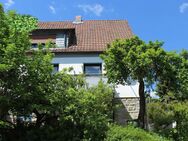 MACHEN SIE SICH'S SCHÖN: Älteres renovierungsbedürftiges Familienhaus - am Sonnenhang gelegen - Würzburg