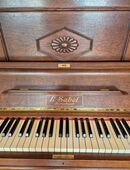 Restauriertes L. Sabel Rorschach Klavier, nußbraun günstig abzugeben! in 36041