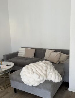 Eckcouch grau sehr guter Zustand 1 Jahr alt zu verkaufen - Hanau (Brüder-Grimm-Stadt) Innenstadt