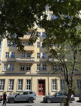 Bezugsfreie 3-Zimmer-Wohnung im Henselmannbau, unweit dem Strausberger Platz ***Lift***Wannenbad*** - Berlin