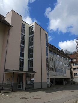 Wohnen fürs Leben: Moderne, altersgerechte Immobilie mit eigener Terrasse als sichere Kapitalanlage - Altensteig