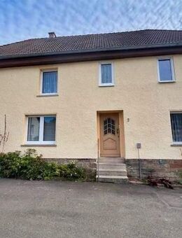 Sanierungsbedürftiges Einfamilienhaus mit Charme und viel Potenzial in idyllischer Lage von Bad Berka - Bad Berka