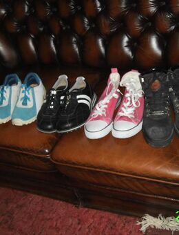 5 PAAR SCHUHE UNGETRAGEN von Gr 35-37 - Kassel