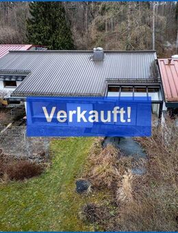 Bezugsfreies, großzügiges Wohnhaus in ruhiger Waldrandlage von Singen mit Doppelgarage. - Singen (Hohentwiel)