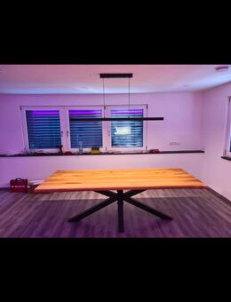 Esszimmertisch Wildeiche mit Baumkante - Wiesenbach (Bayern)