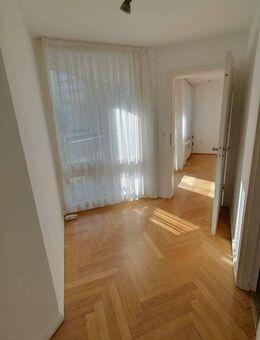 Schmuckstück in Neuperlach - 4-Zimmer-Wohnung mit Balkon und Garage - München