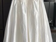 Brautkleid in Größe 36 mit Schmuck und Schleier - Kottmar
