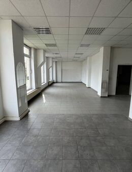 Vielseitige Gewerbeimmobilie mit Wohnanteil und großem Hof auf 2.300 m² Grundstück - Altenburg