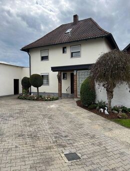 Einfamilienhaus mit Charme - mit Nebengebäude und Garage - Schirmitz