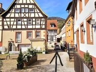 * 3-Zimmer-Wohnung im historischen Ortskern von Annweiler mit Stellplatz * - Annweiler (Trifels)