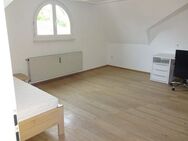 Möbliertes WG-Zimmer in DG-Wohnung mit Einbauküche in Coburg - Coburg Zentrum