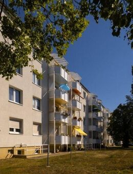 Einziehen und wohlfühlen! 3 Zimmer-Wohnung im 1.OG mit Balkon - Merseburg