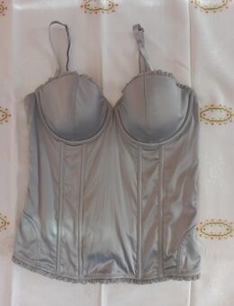 Süße Corsage silber-grau mit Bügeln und elastischen Stäben, Schnürung und Ösen, neuwertig Größe S/M - Sandstedt