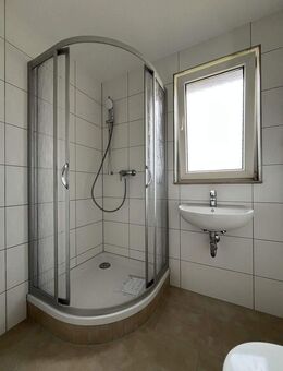 Erstbezug nach Sanierung - kleine 3-RW im 1. OG mit Duschbad - Leipzig