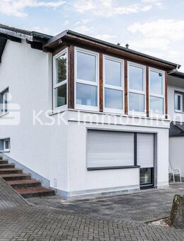 Zweifamilienhaus mit vielseitigen Nutzungsmöglichkeiten -Obergeschosswohnung sofort beziehbar! - Ruppichteroth