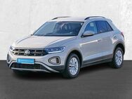 VW T-Roc, 1.5 TSI Life Dig, Jahr 2022 - Lehrte