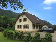 Ein- bis Zweifamilienhaus mit tollem Blick ins Grüne in Obersimonswald - Simonswald