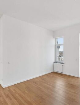 Altbaucharme trifft Großzügigkeit! Mit EBK und Terrasse in Düsseldorf Heerdt - Düsseldorf