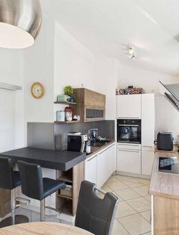 Moderne Terrassenwohnung mit 2 TG-Stellplätzen & Blick auf die Bergstraße - Ilvesheim